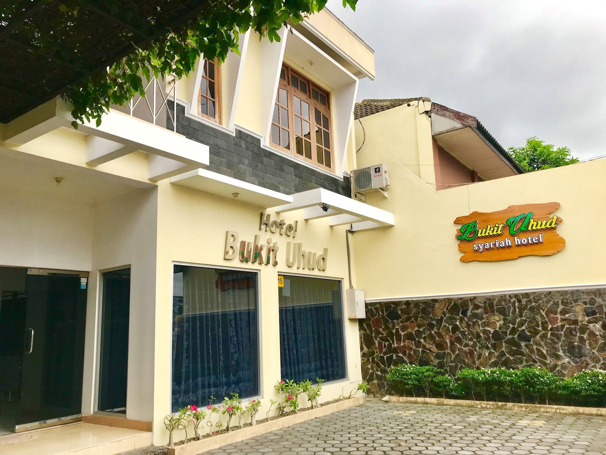 Hotel Bukit Uhud Yogyakarta Exterior photo